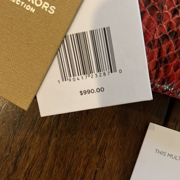 Michael Kors envelope clutch. Adjustable and removable gold chain! NWT! - Picture 7 of 7